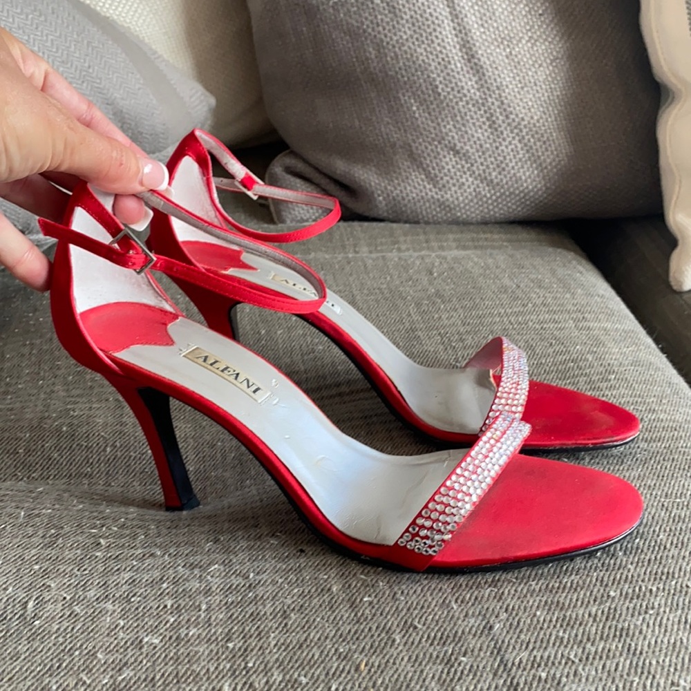 Alfani red cocktail heels only worn once! Sz 8.5